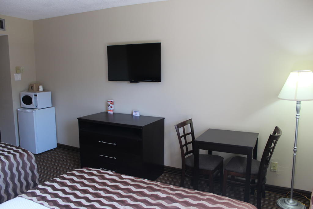 Super 8 Huntsville Luaran gambar